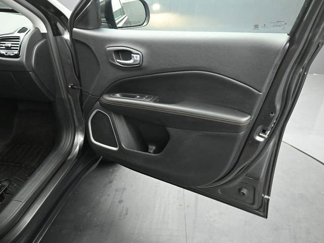 Used 2020 Jeep Compass Limited image 33