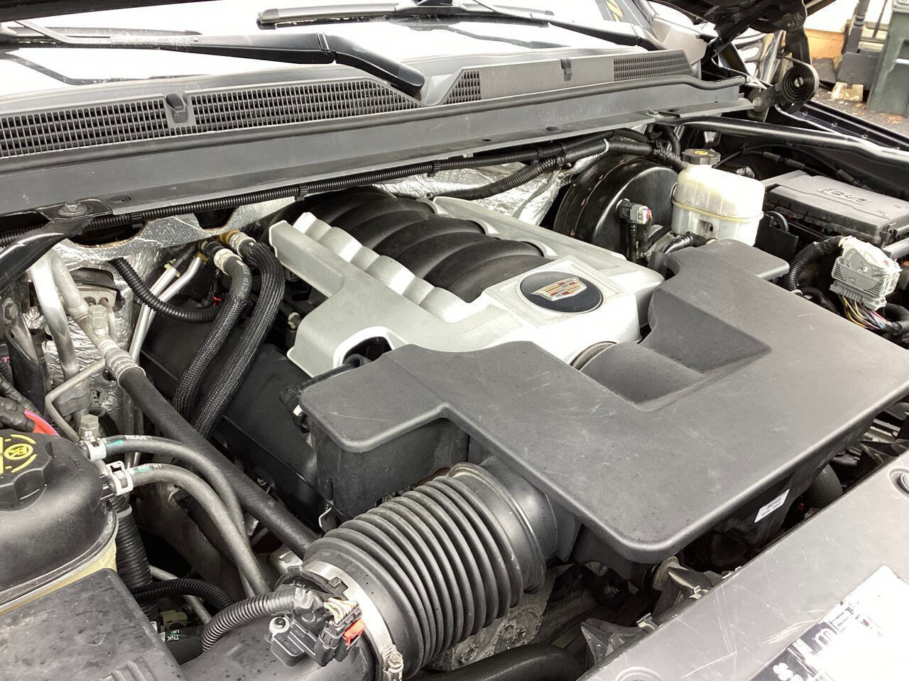 Used 2017 Cadillac Escalade ESV Luxury AWD/4WD image 38