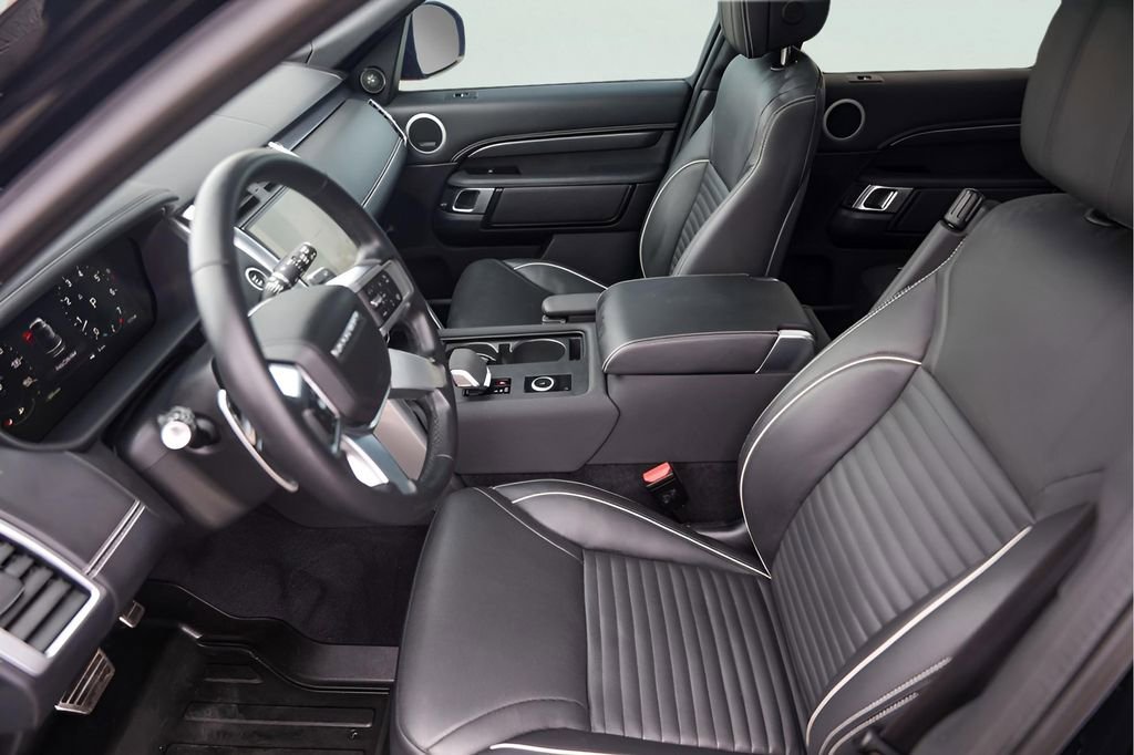 Used 2024 Land Rover Discovery Metropolitan Edition image 12