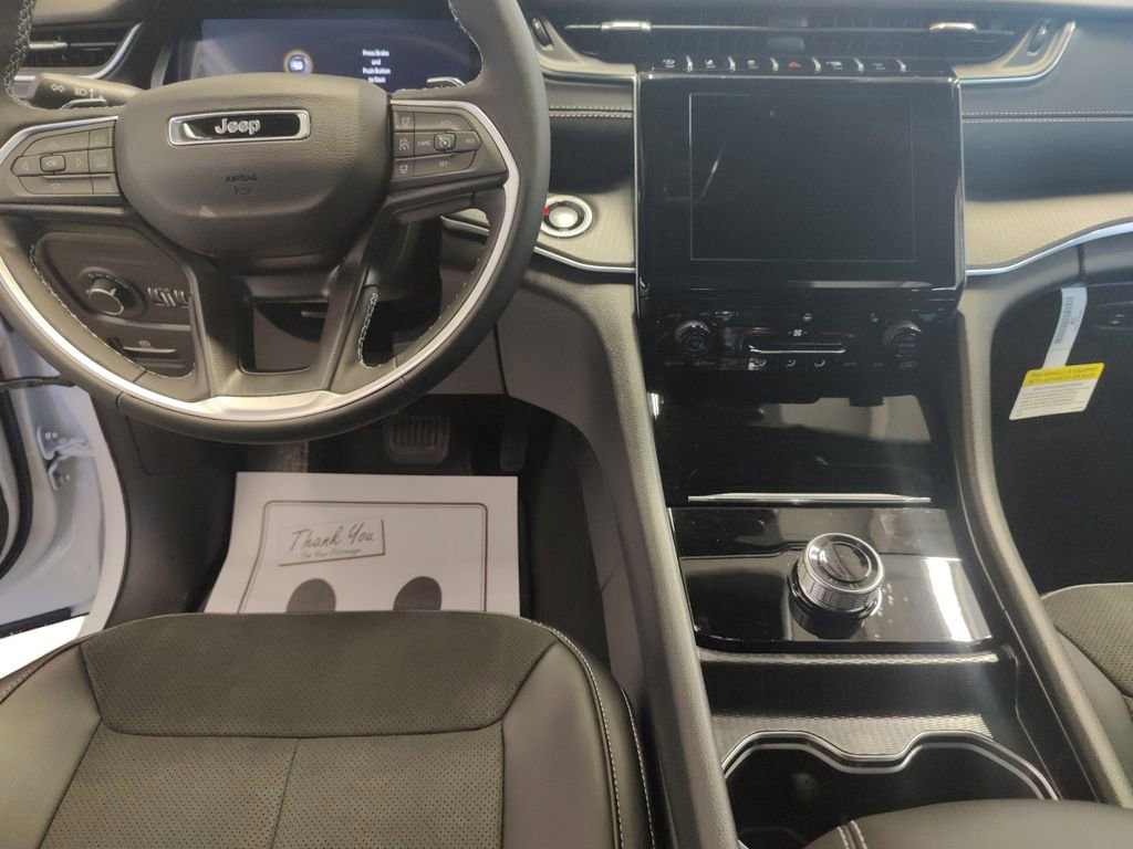 New 2025 Jeep Grand Cherokee Altitude image 12