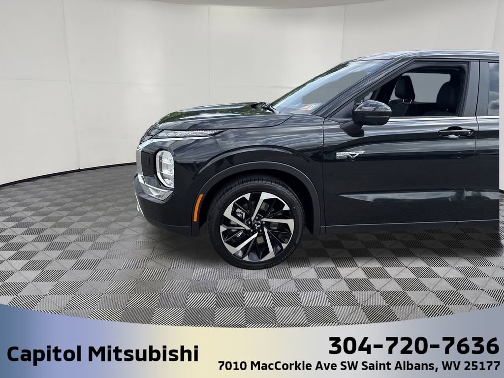 New 2025 Mitsubishi Outlander SE image 13