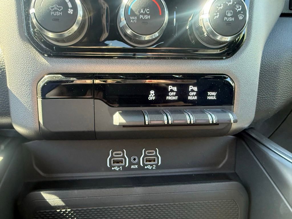 New 2026 RAM 1500 4x4 Crew Cab image 23