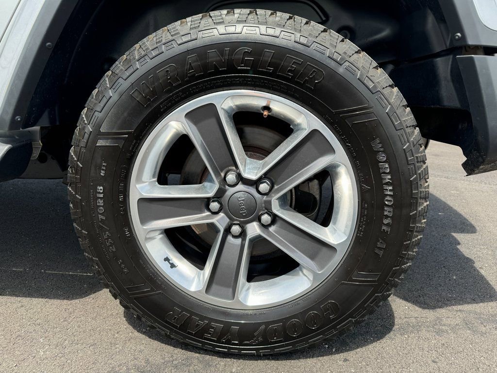 Used 2020 Jeep Wrangler Unlimited Sahara image 13