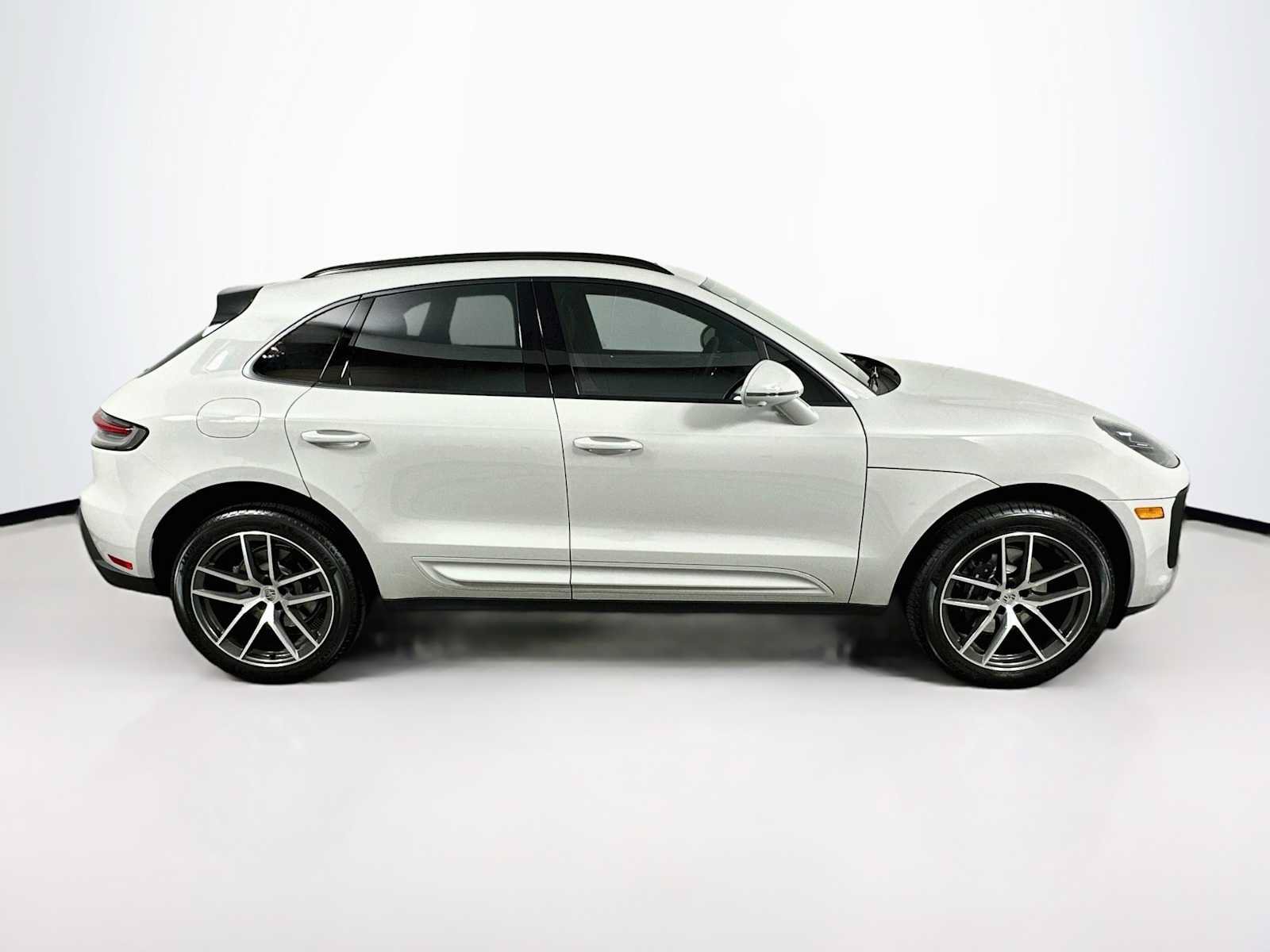 New 2026 Porsche Macan AWD/4WD image 8