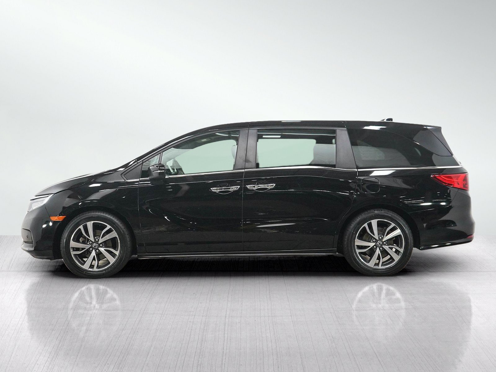 Used 2023 Honda Odyssey Touring image 2