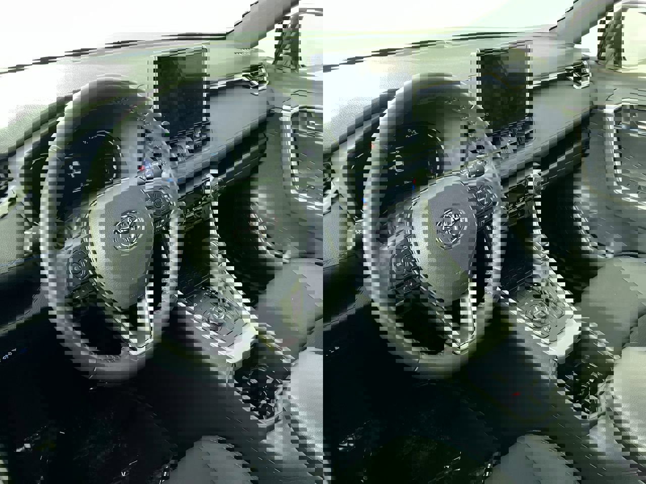 Used 2023 Toyota RAV4 SE image 28