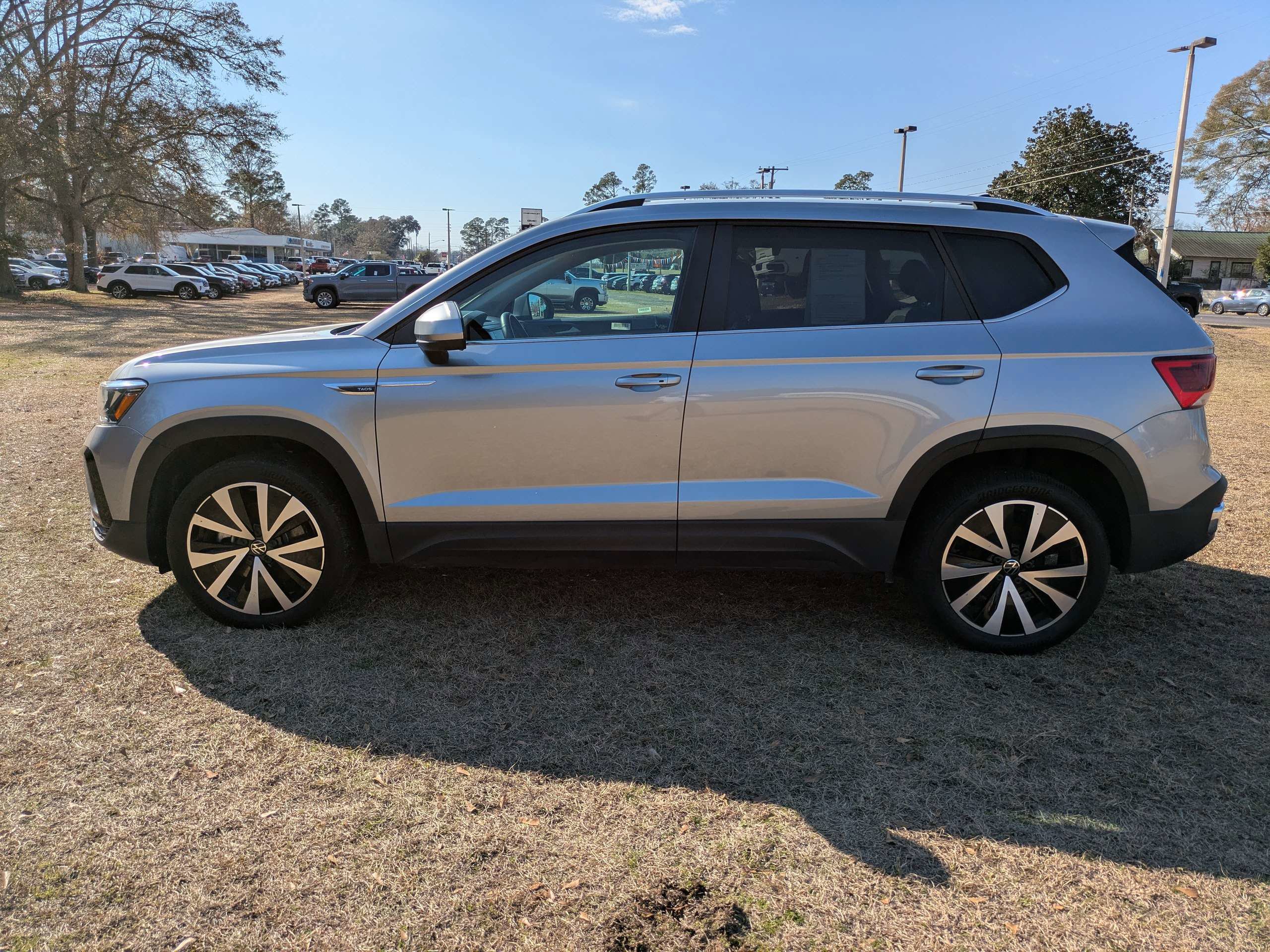 Used 2024 Volkswagen Taos SE image 7