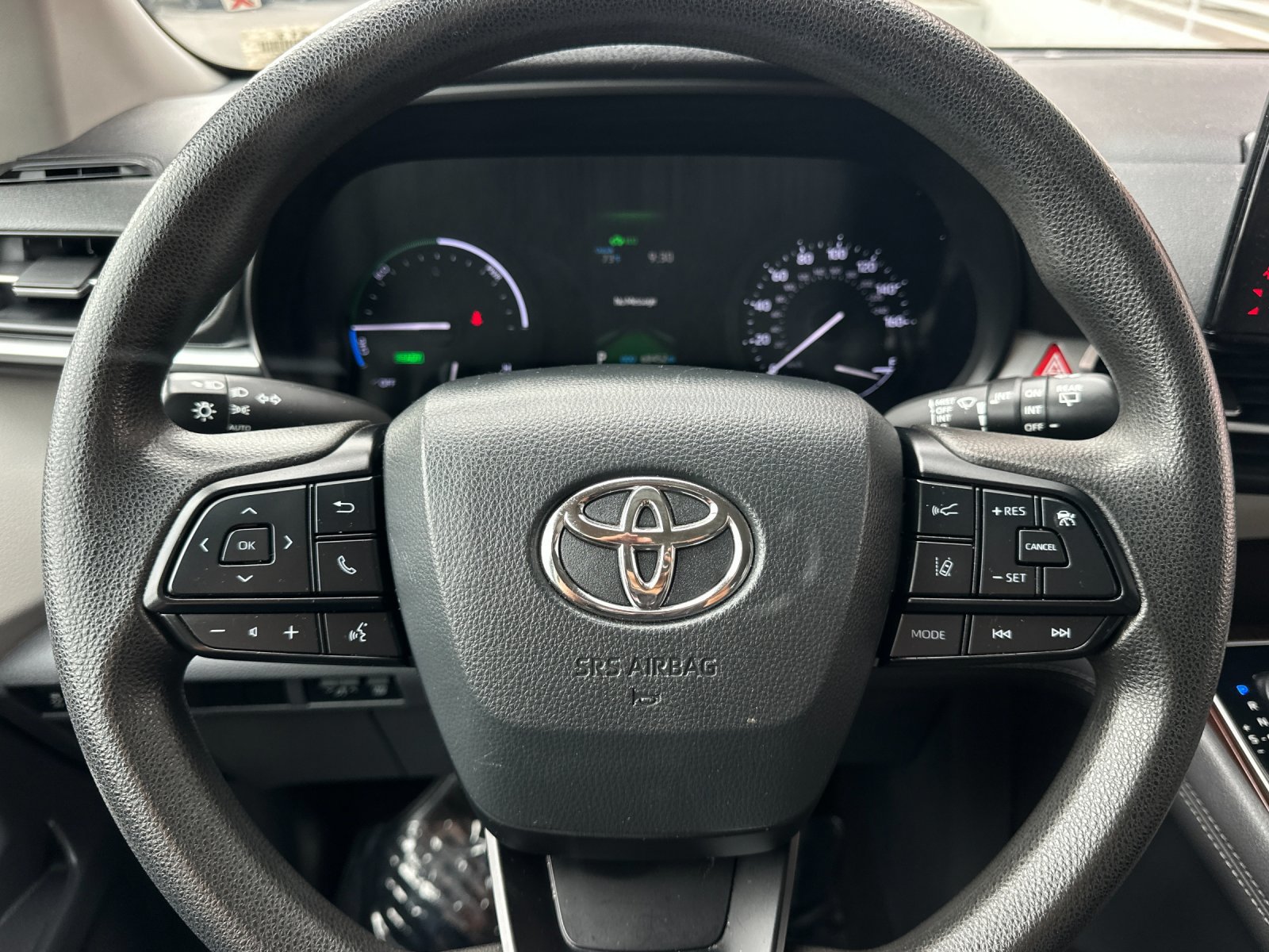 Used 2024 Toyota Sienna LE FWD image 22