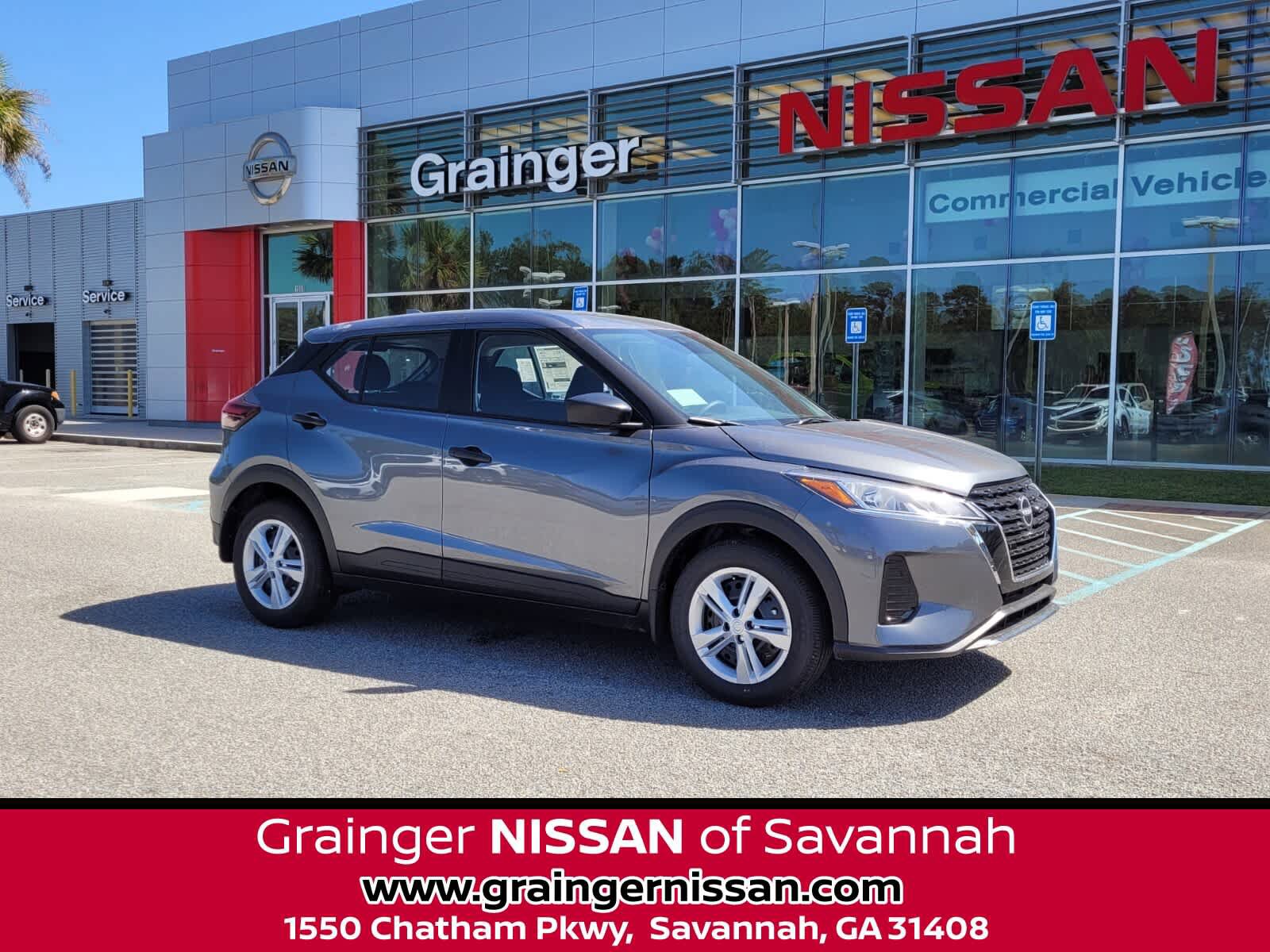 New 2025 Nissan Kicks Play S