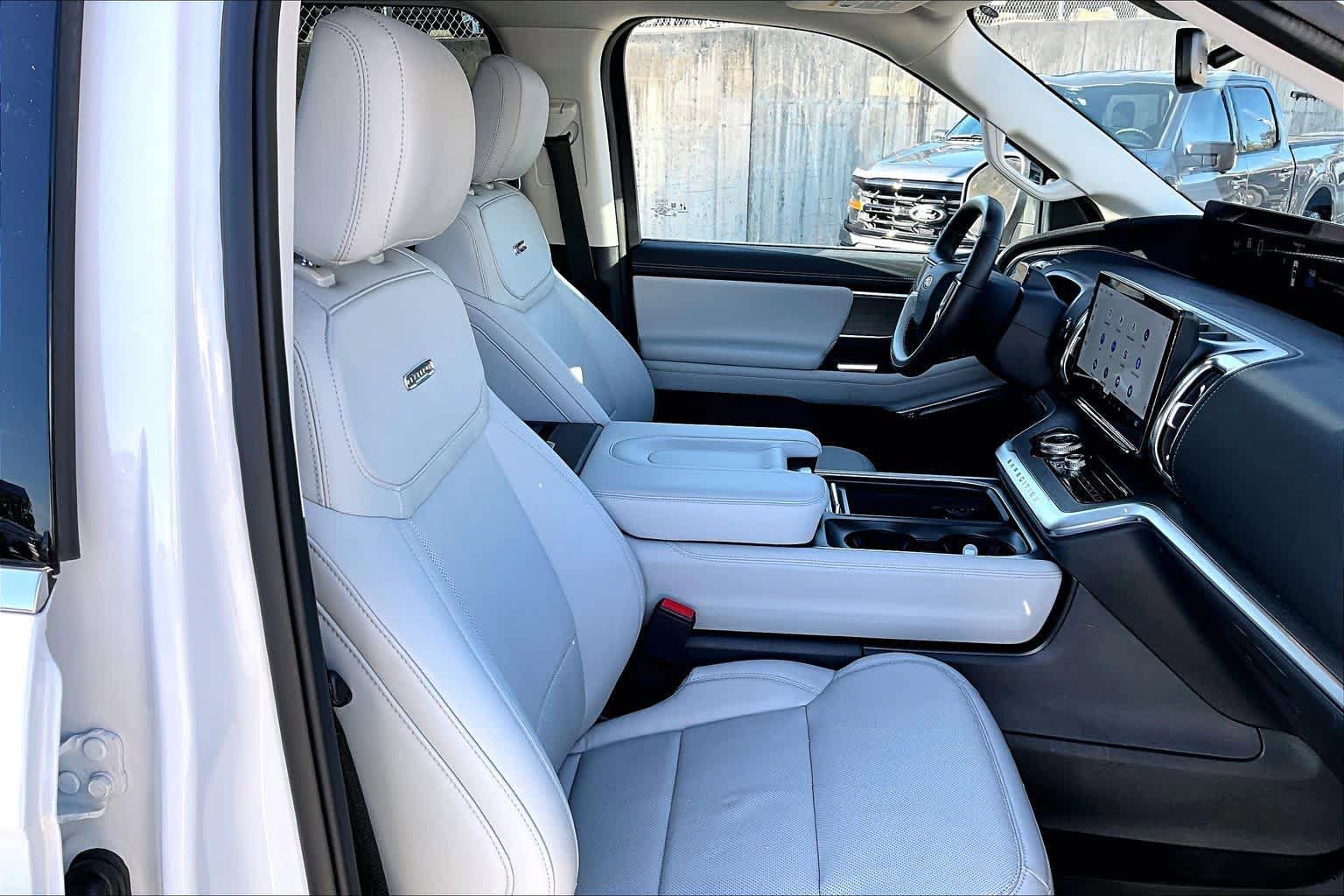 Used 2025 Ford Expedition Platinum image 14