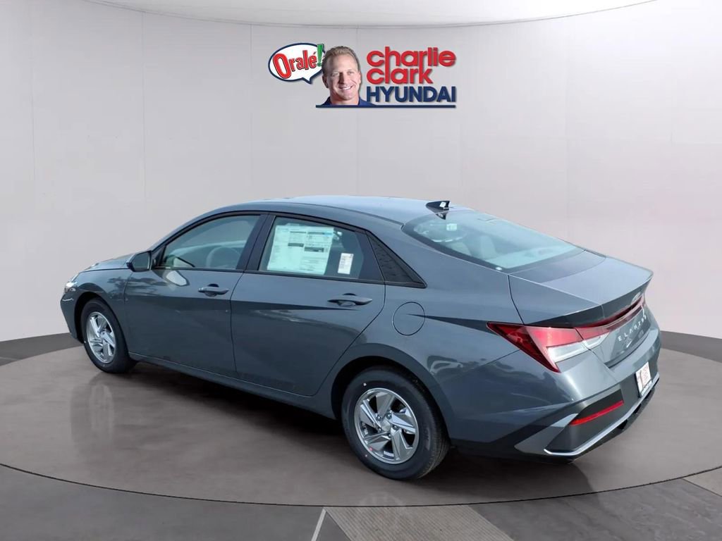 New 2026 Hyundai Elantra SE FWD image 3