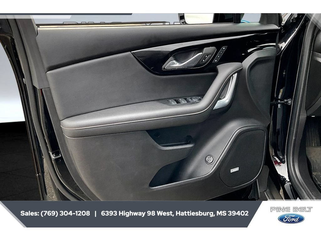 Used 2025 Chevrolet Blazer Premier w/ Enhanced Convenience Package AWD/4WD image 17