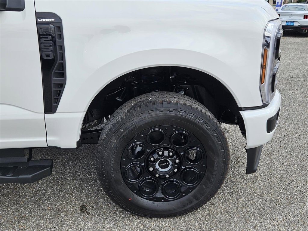 New 2026 Ford F250 Lariat w/ Black Appearance Package image 5