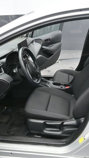 Used 2023 Toyota Corolla LE FWD image 9