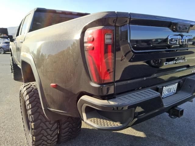 Used 2024 GMC Sierra 3500 Denali Ultimate AWD/4WD image 9