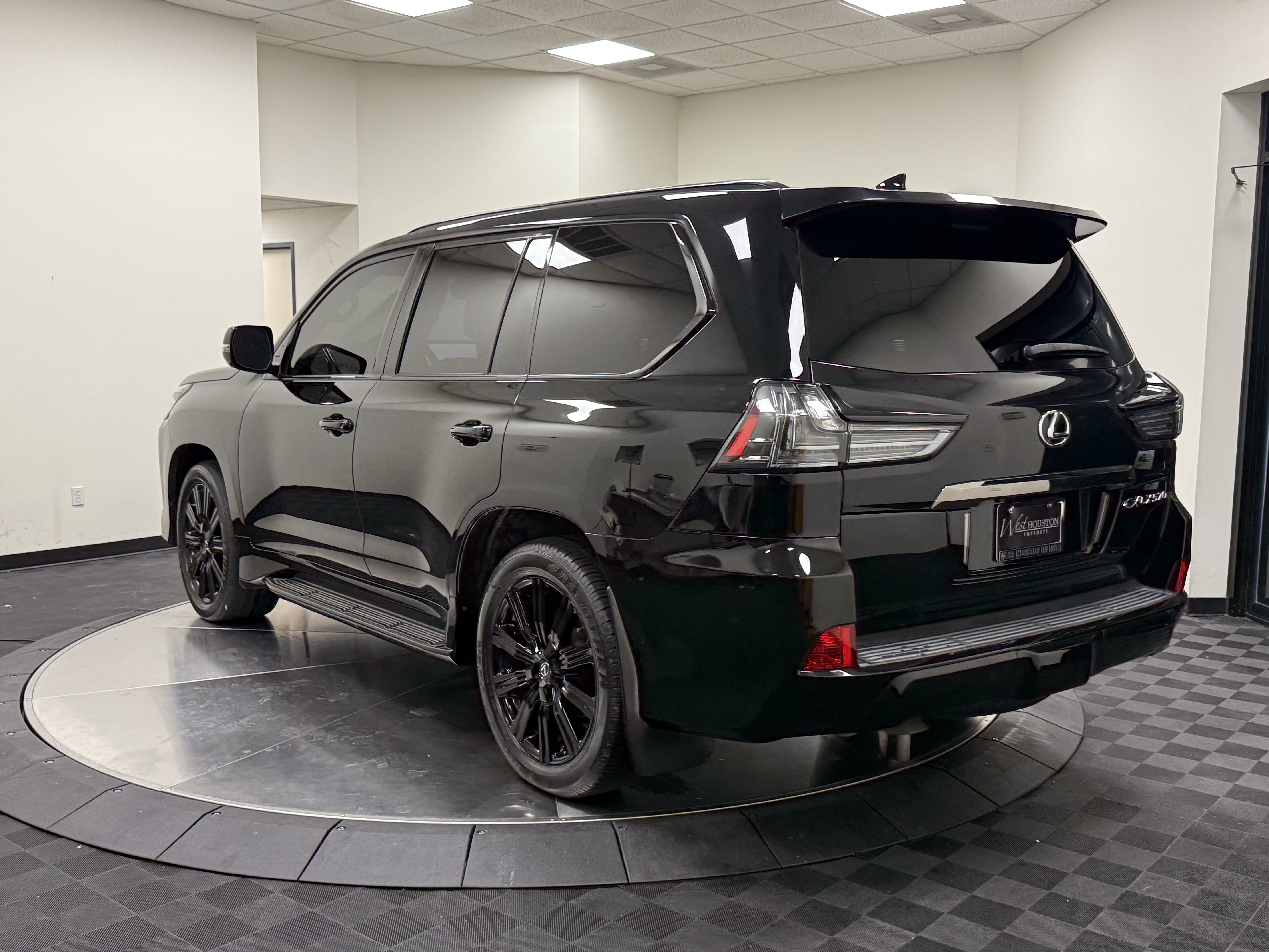 Used 2019 Lexus LX 570 4WD w/ Inspiration Series image 5