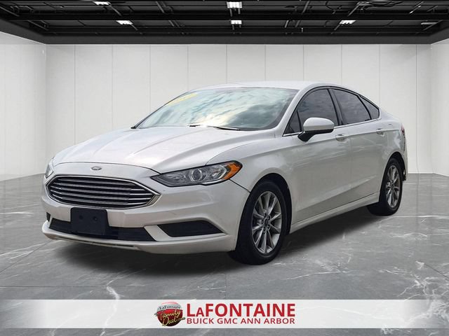 Used 2017 Ford Fusion SE FWD image 4
