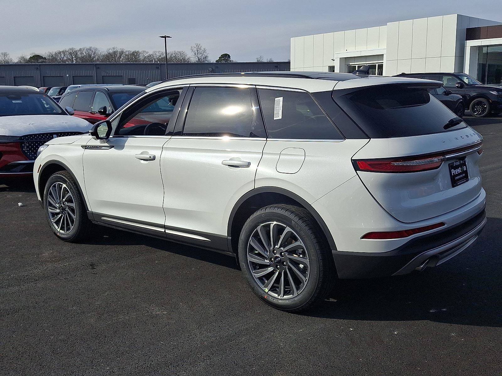 New 2026 Lincoln Corsair Reserve image 4