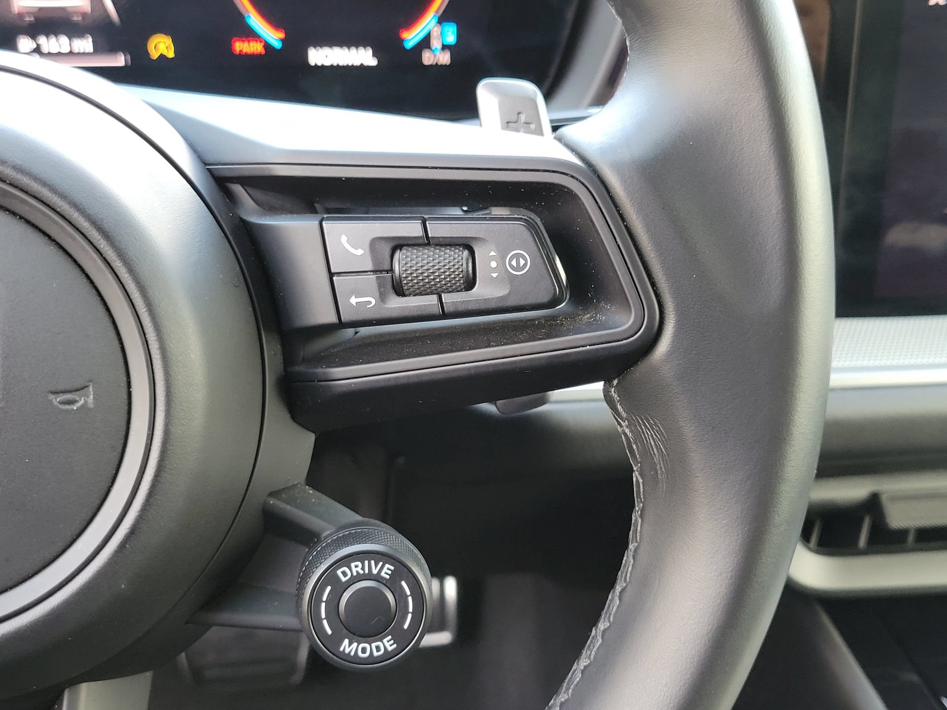 Certified 2024 Porsche Cayenne S AWD/4WD image 13