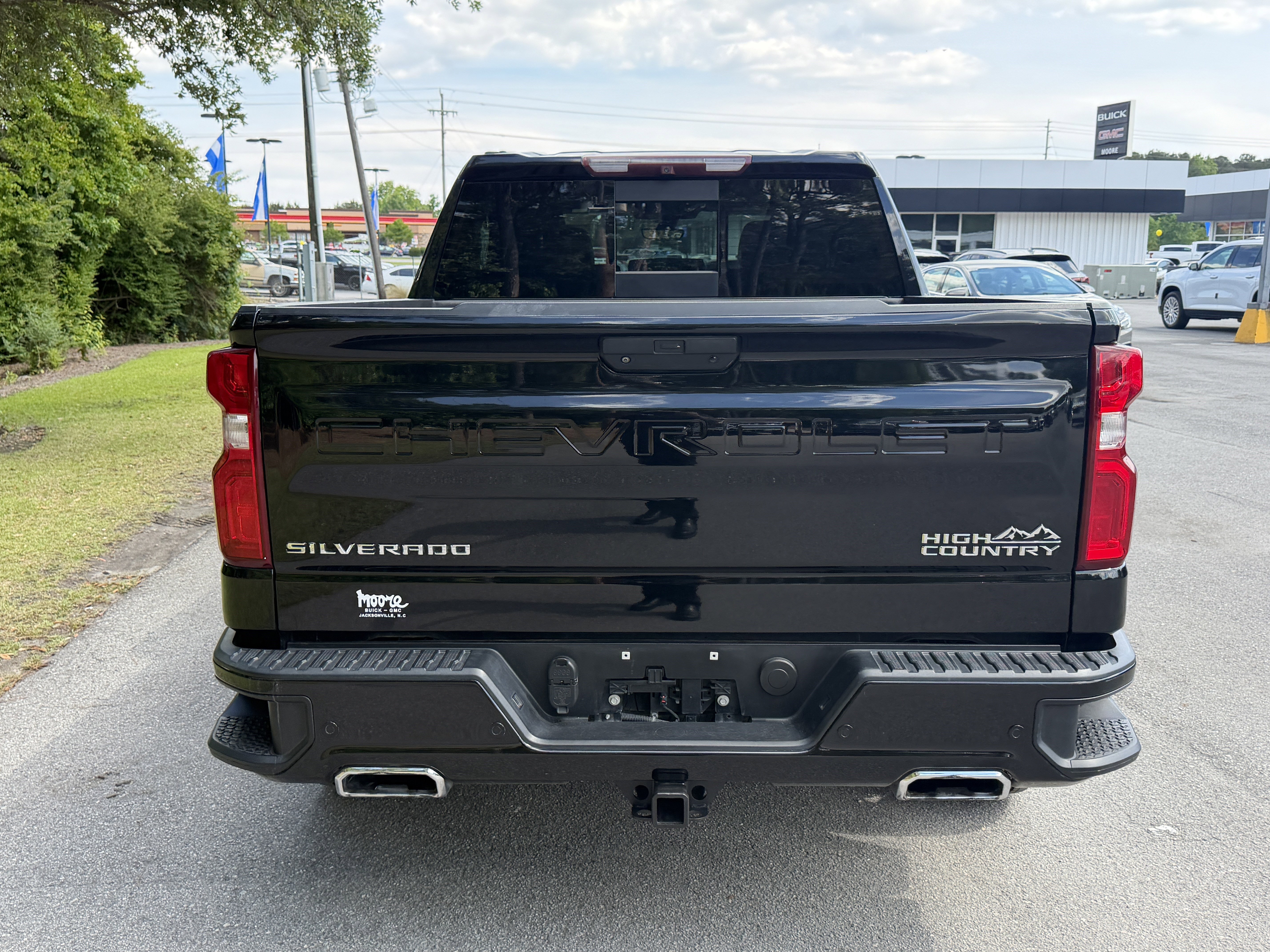 Used 2019 Chevrolet Silverado 1500 High Country w/ Technology Package AWD/4WD image 9