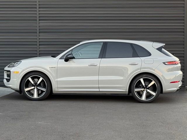 New 2025 Porsche Cayenne Turbo image 2