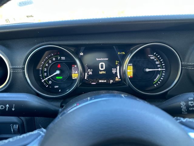 Used 2023 Jeep Wrangler Unlimited Sahara image 13