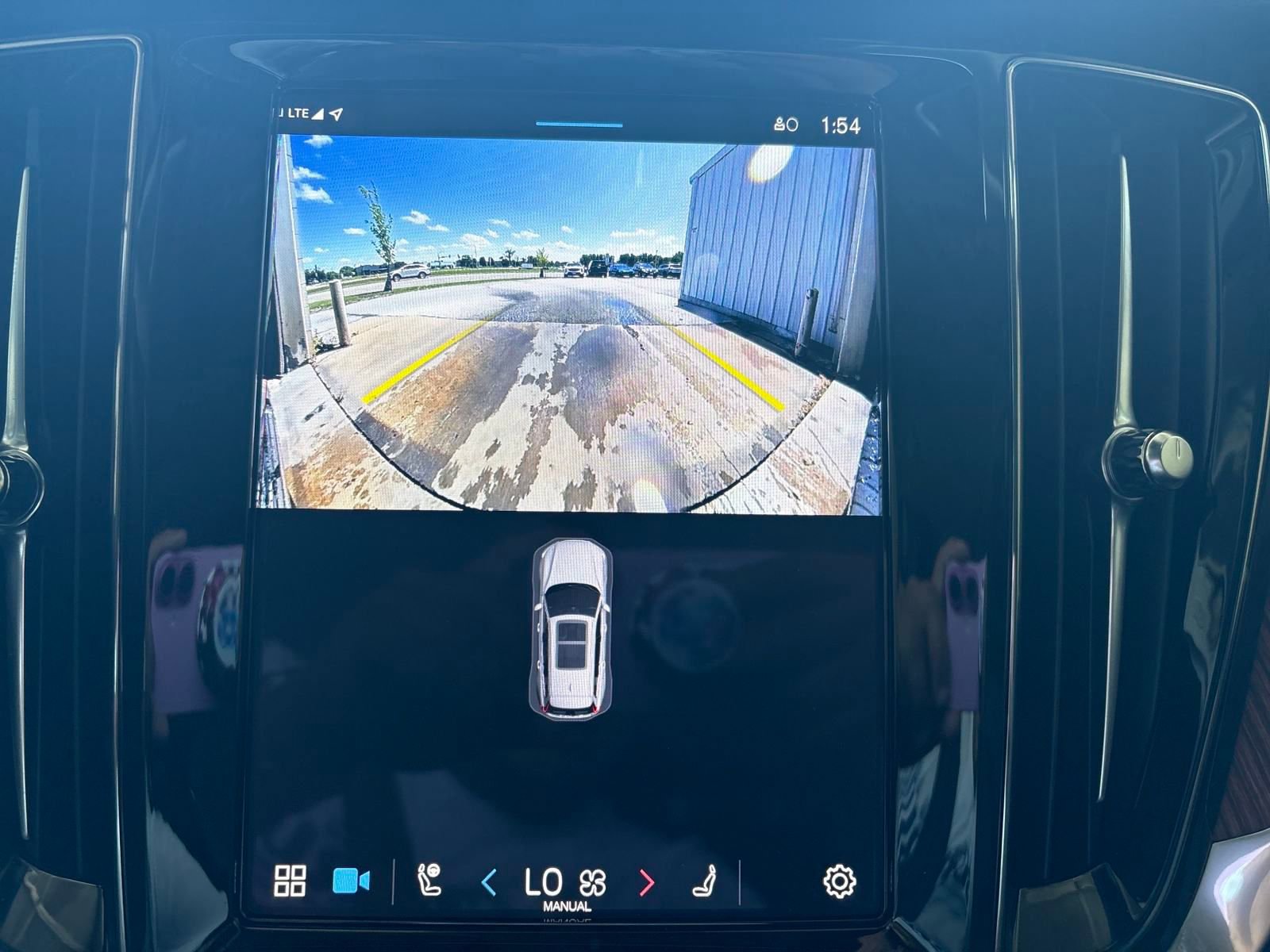 New 2025 Volvo V60 B5 Cross Country Plus w/ Protection Package Premier image 22