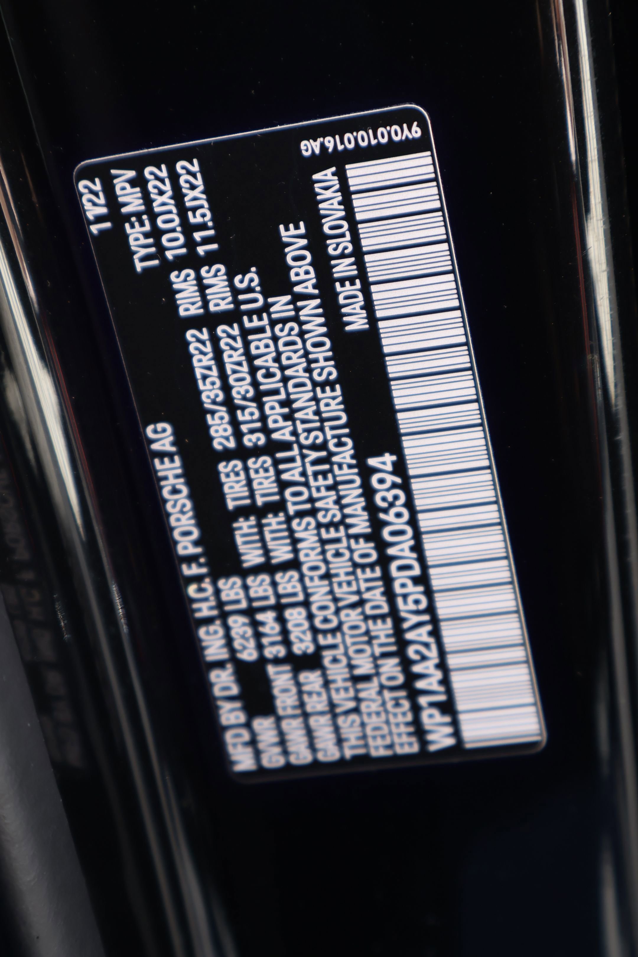 Certified 2023 Porsche Cayenne Platinum Edition image 31