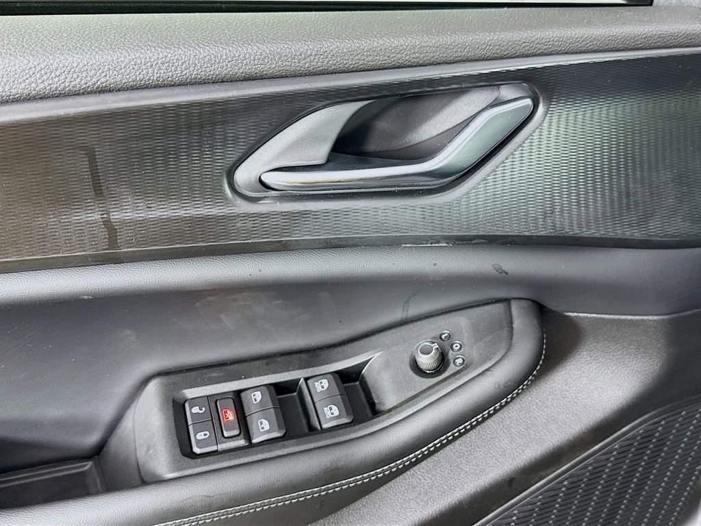 New 2025 Jeep Grand Cherokee L Laredo image 18