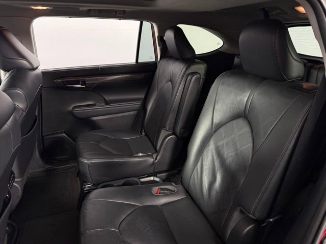 Used 2020 Toyota Highlander Platinum image 17