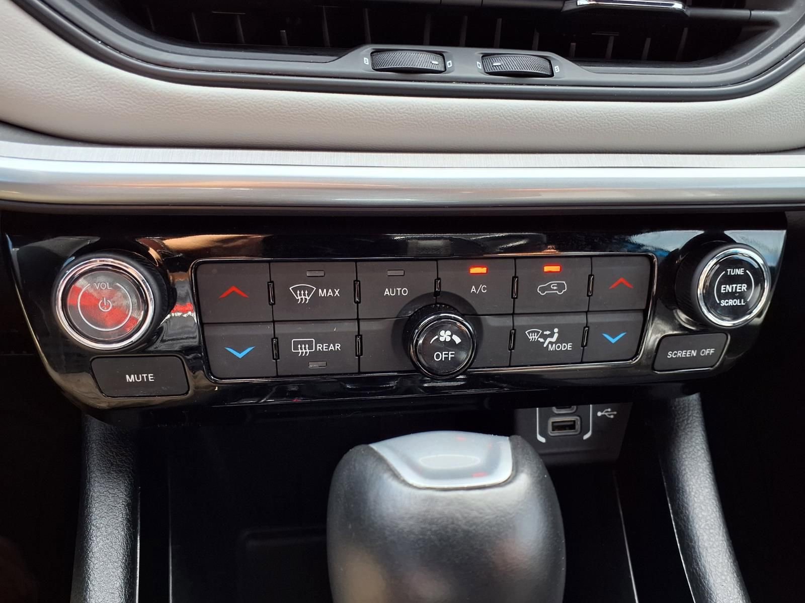 Used 2025 Jeep Compass Limited AWD/4WD image 20