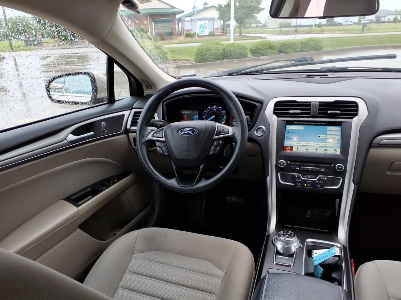 Used 2018 Ford Fusion SE w/ Fusion SE Technology Package FWD image 10