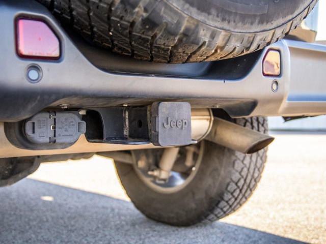 Used 2018 Jeep Wrangler Unlimited Sahara AWD/4WD image 12