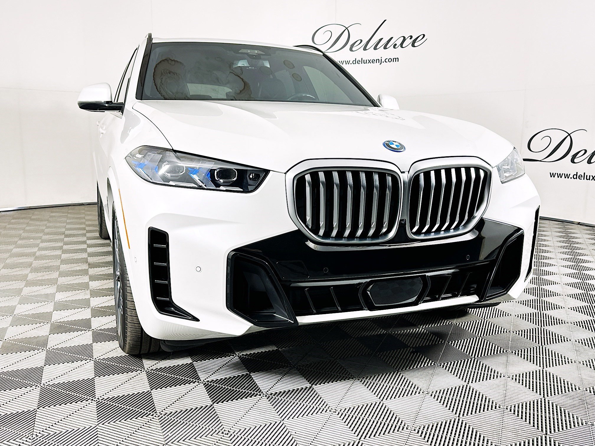 Used 2024 BMW X5 xDrive50e w/ Executive Package image 32