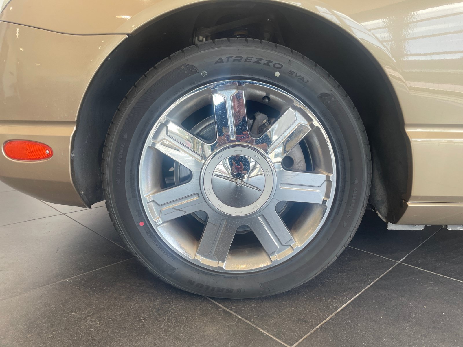 Used 2005 Ford Thunderbird RWD image 21