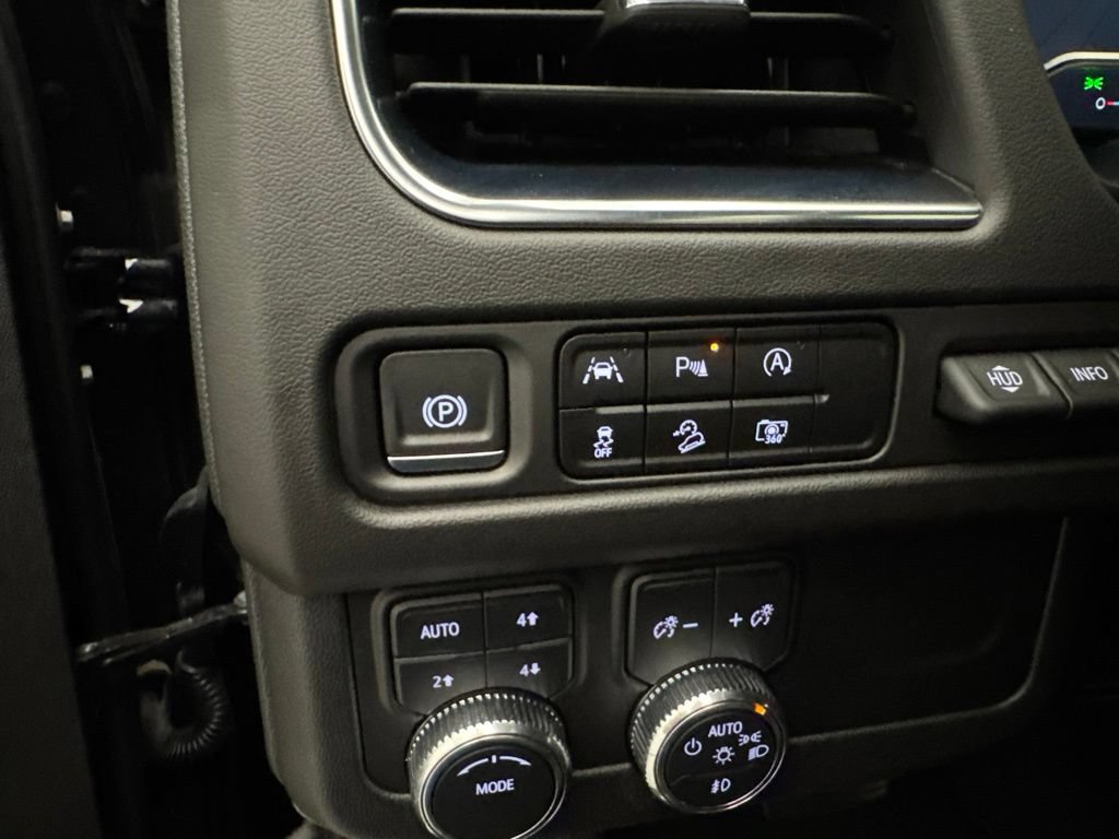 Used 2024 GMC Yukon AT4 w/ Technology Package AWD/4WD image 30
