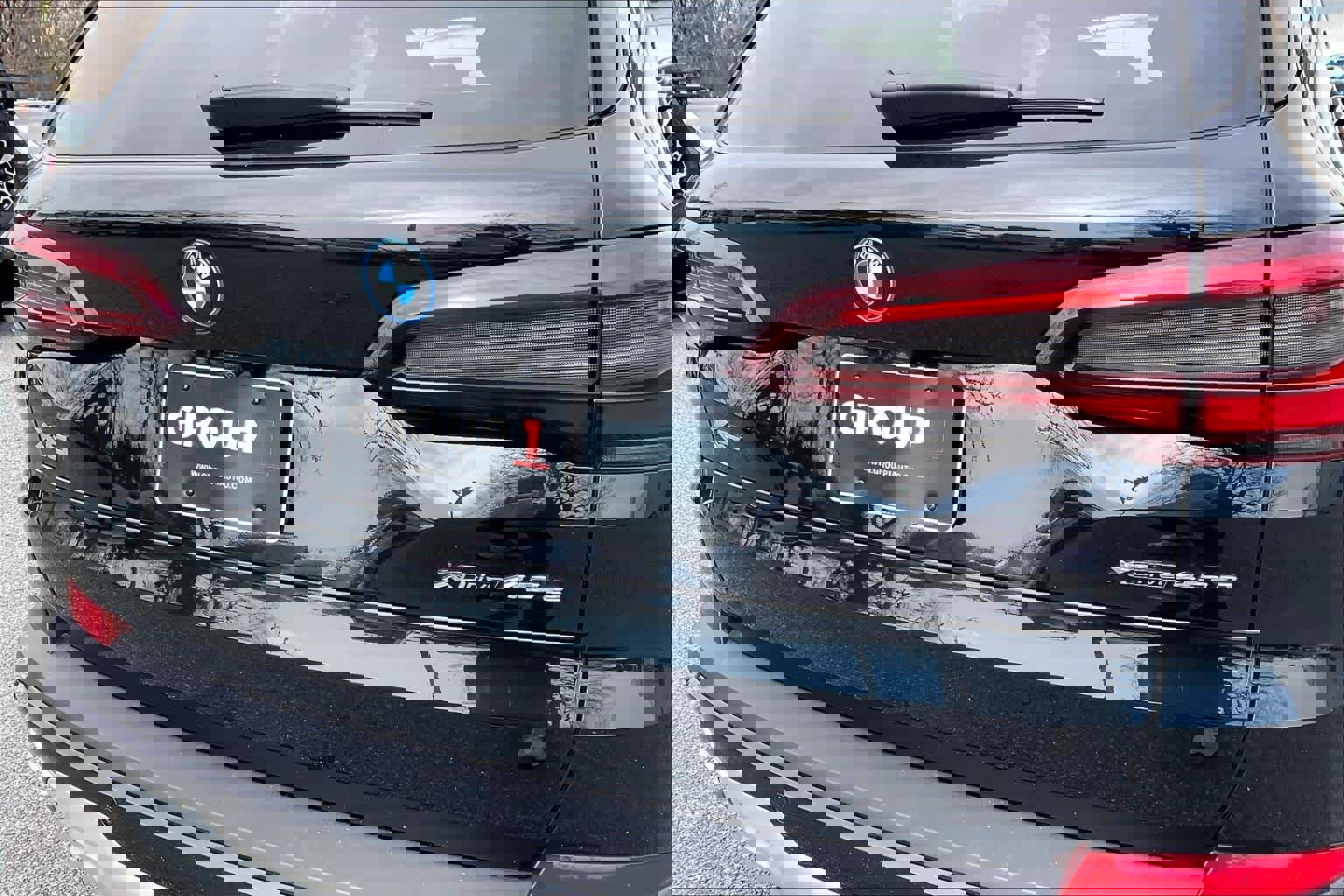 Certified 2023 BMW X5 xDrive45e w/ Climate Comfort Package image 9