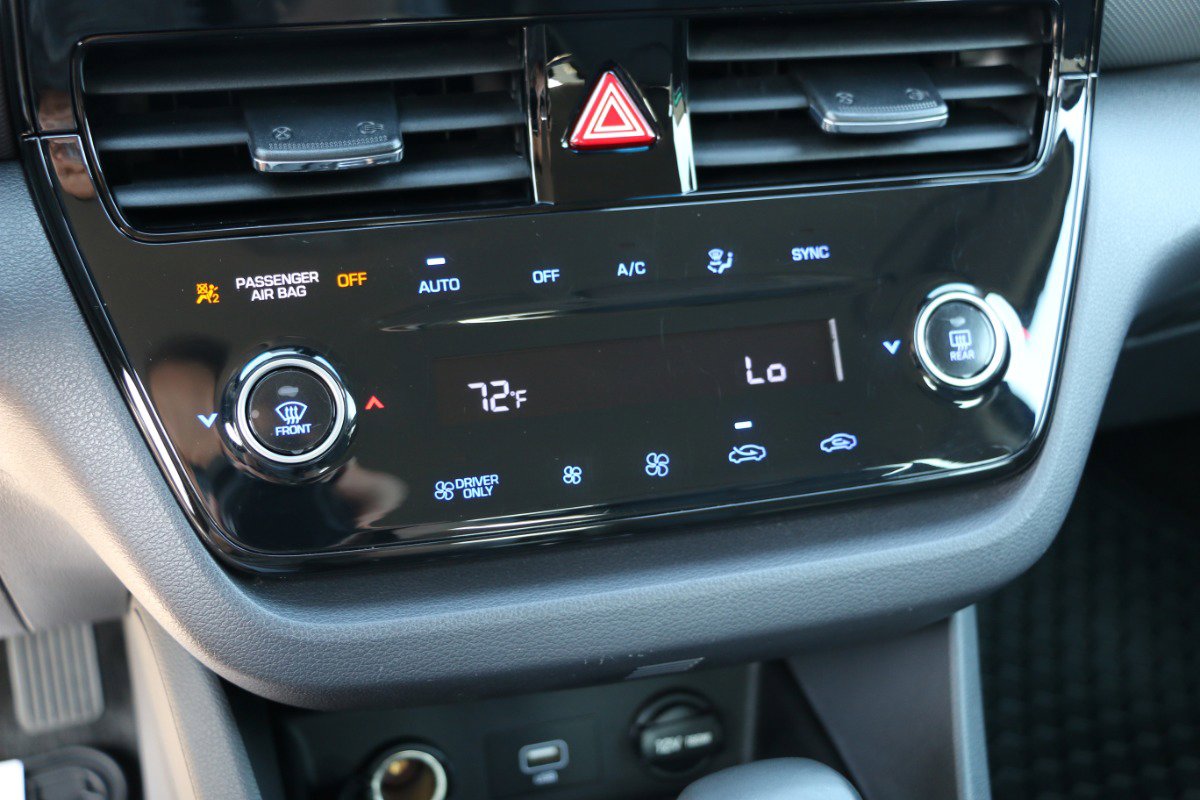 Used 2021 Hyundai Ioniq SE FWD image 22