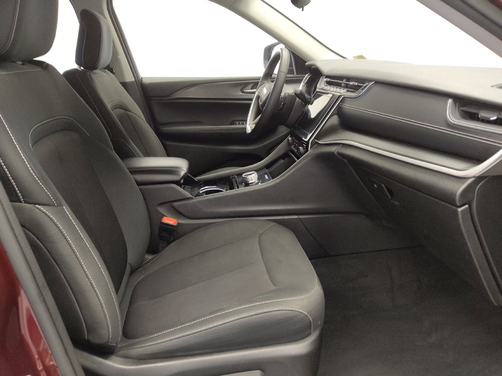 Used 2023 Jeep Grand Cherokee Laredo w/ Luxury Tech Group I AWD/4WD image 21