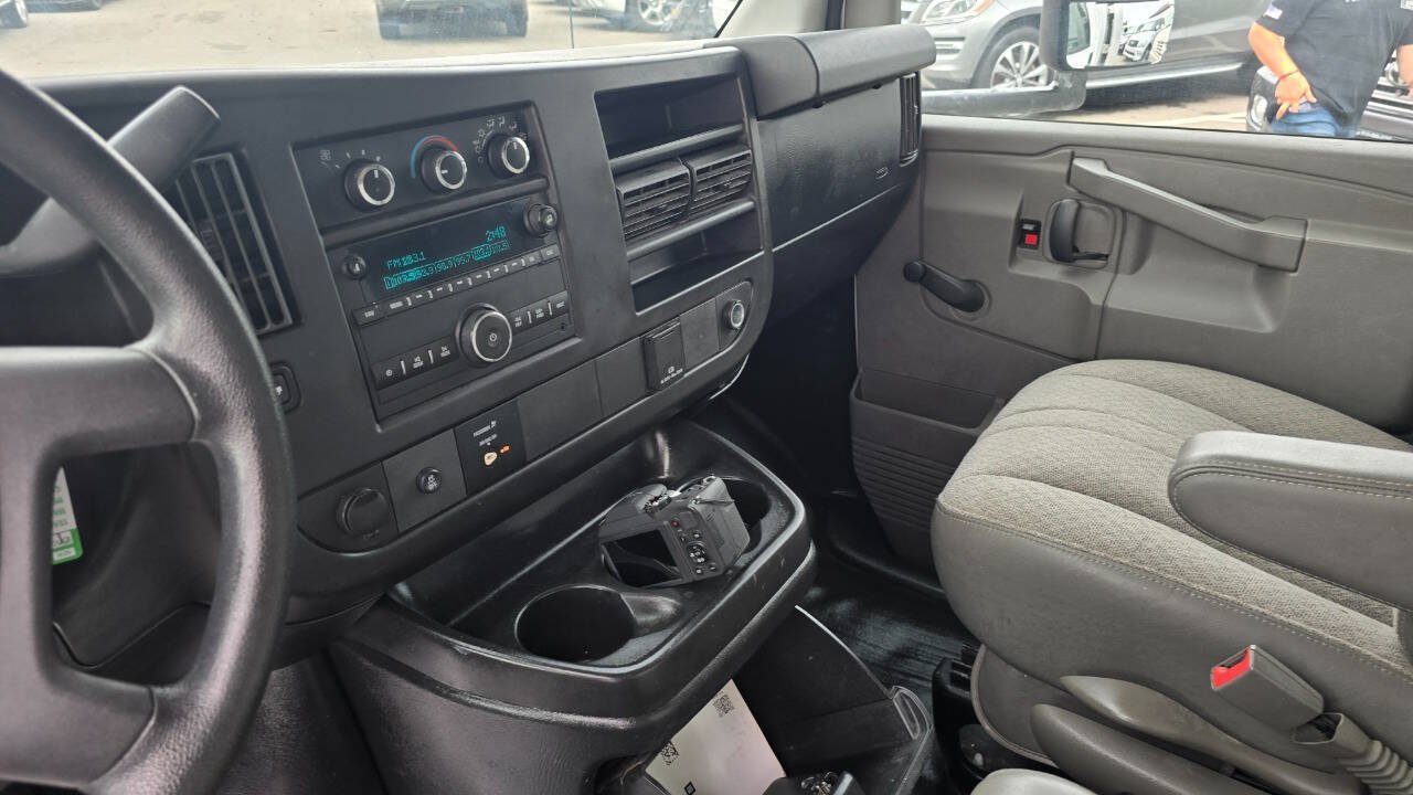 Used 2017 Chevrolet Express 3500 w/ Chrome Appearance Package RWD image 60