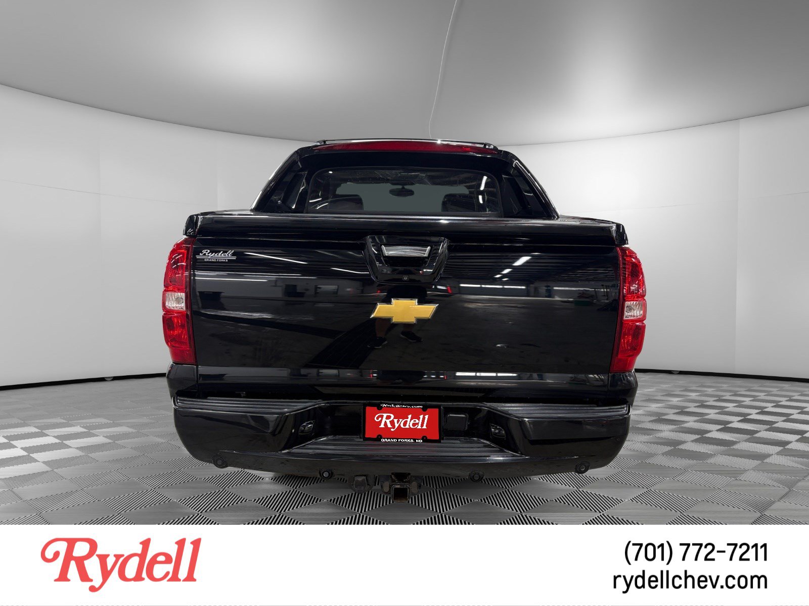 Used 2013 Chevrolet Avalanche LTZ AWD/4WD image 4