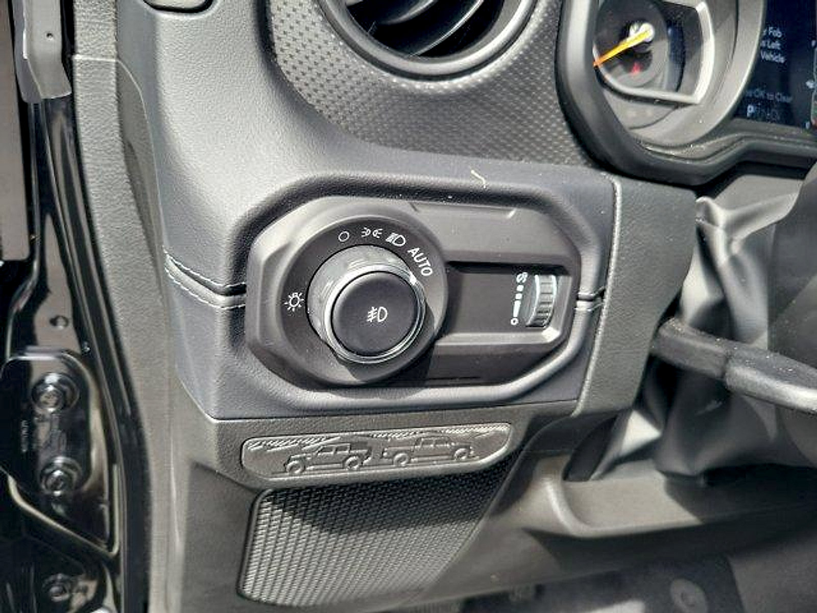 Used 2025 Jeep Wrangler Unlimited Rubicon w/ Convenience Group AWD/4WD image 32