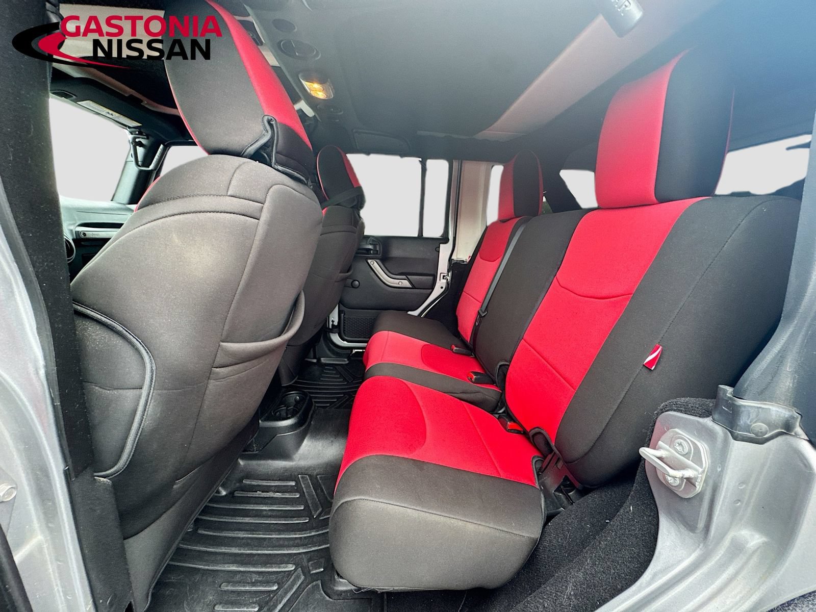 Used 2018 Jeep Wrangler Unlimited Sport w/ Connectivity Group AWD/4WD image 30
