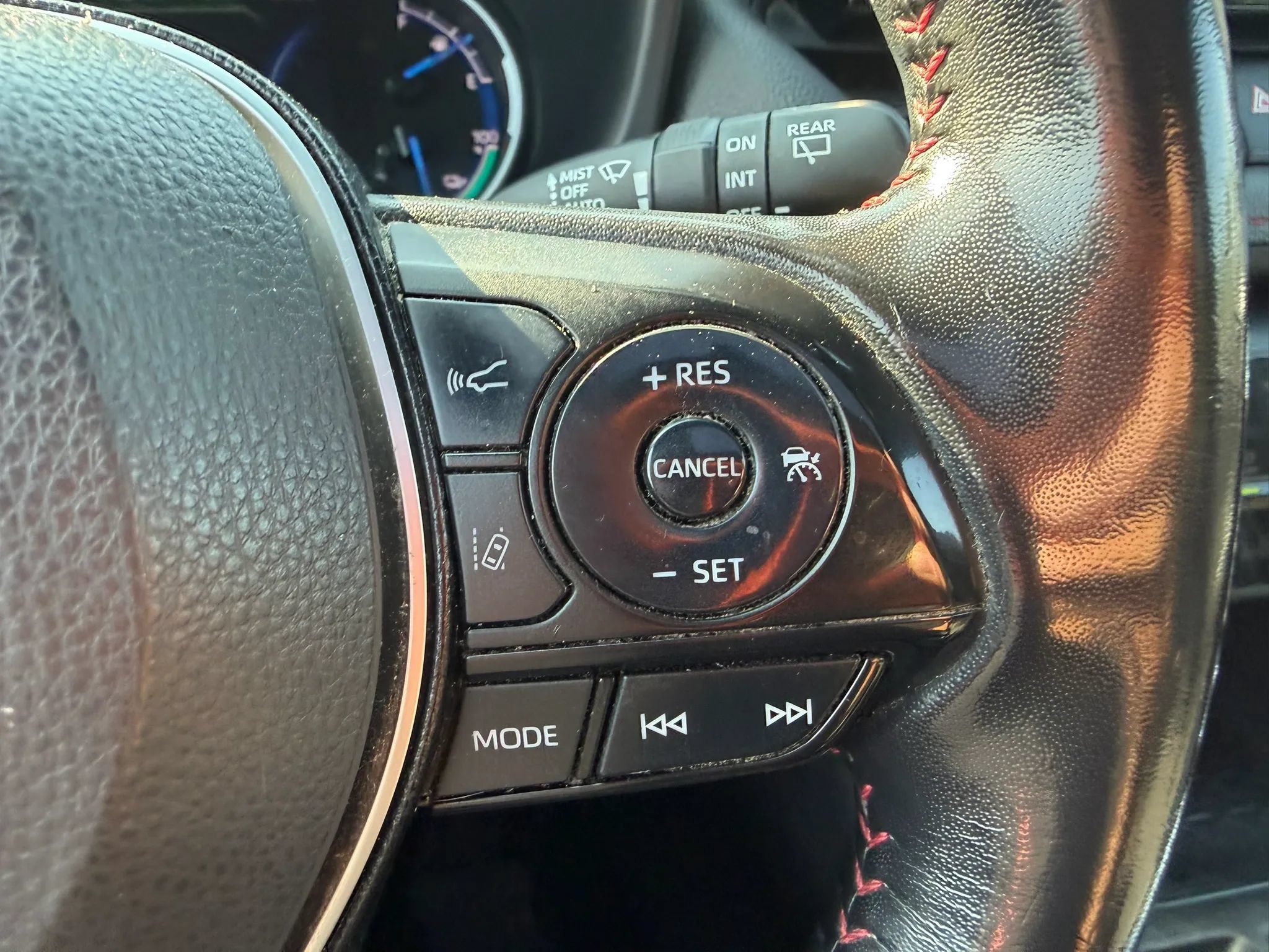 Used 2021 Toyota RAV4 SE w/ Weather & Moonroof Package AWD/4WD image 22