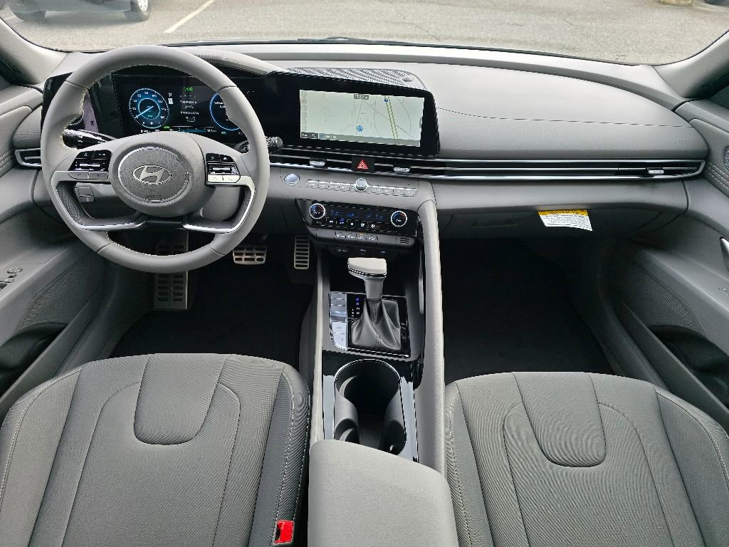 New 2025 Hyundai Elantra SEL image 4