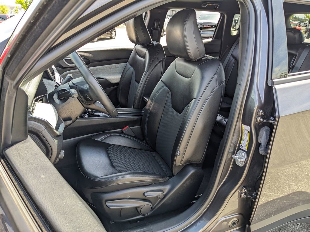 Used 2024 Jeep Compass Latitude AWD/4WD image 33