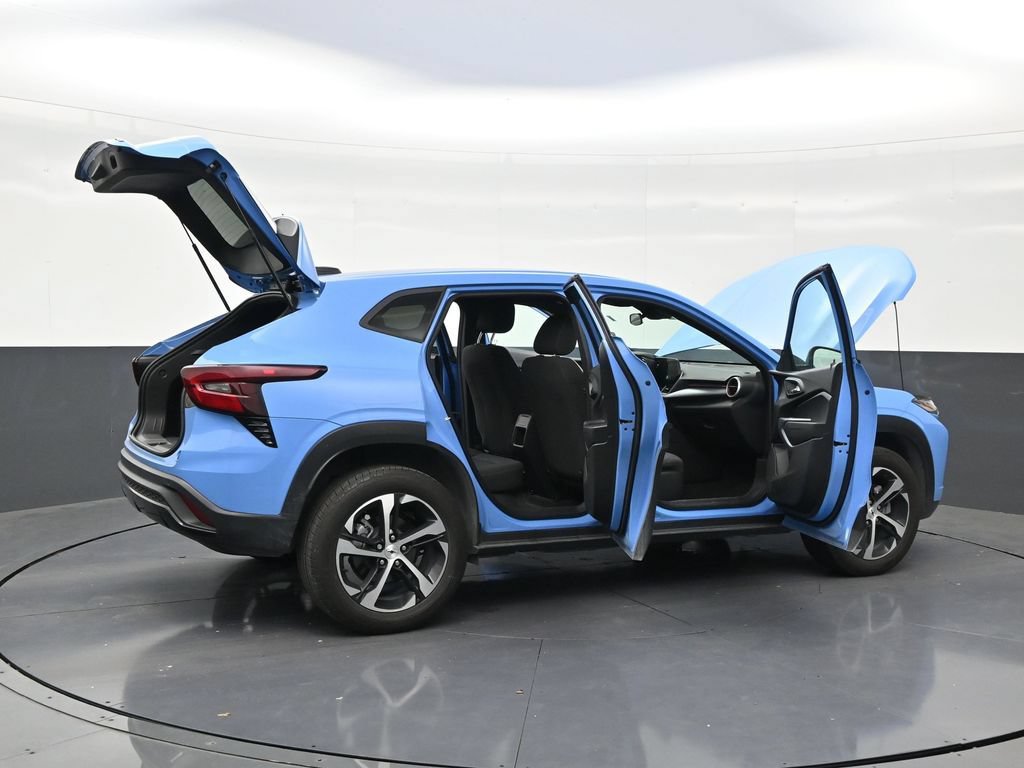 Used 2024 Chevrolet Trax RS w/ Driver Confidence Package FWD image 27