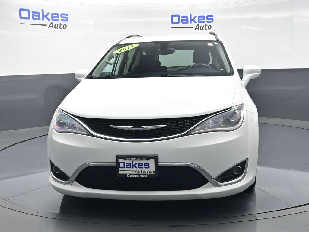 Used 2017 Chrysler Pacifica Touring-L FWD image 2