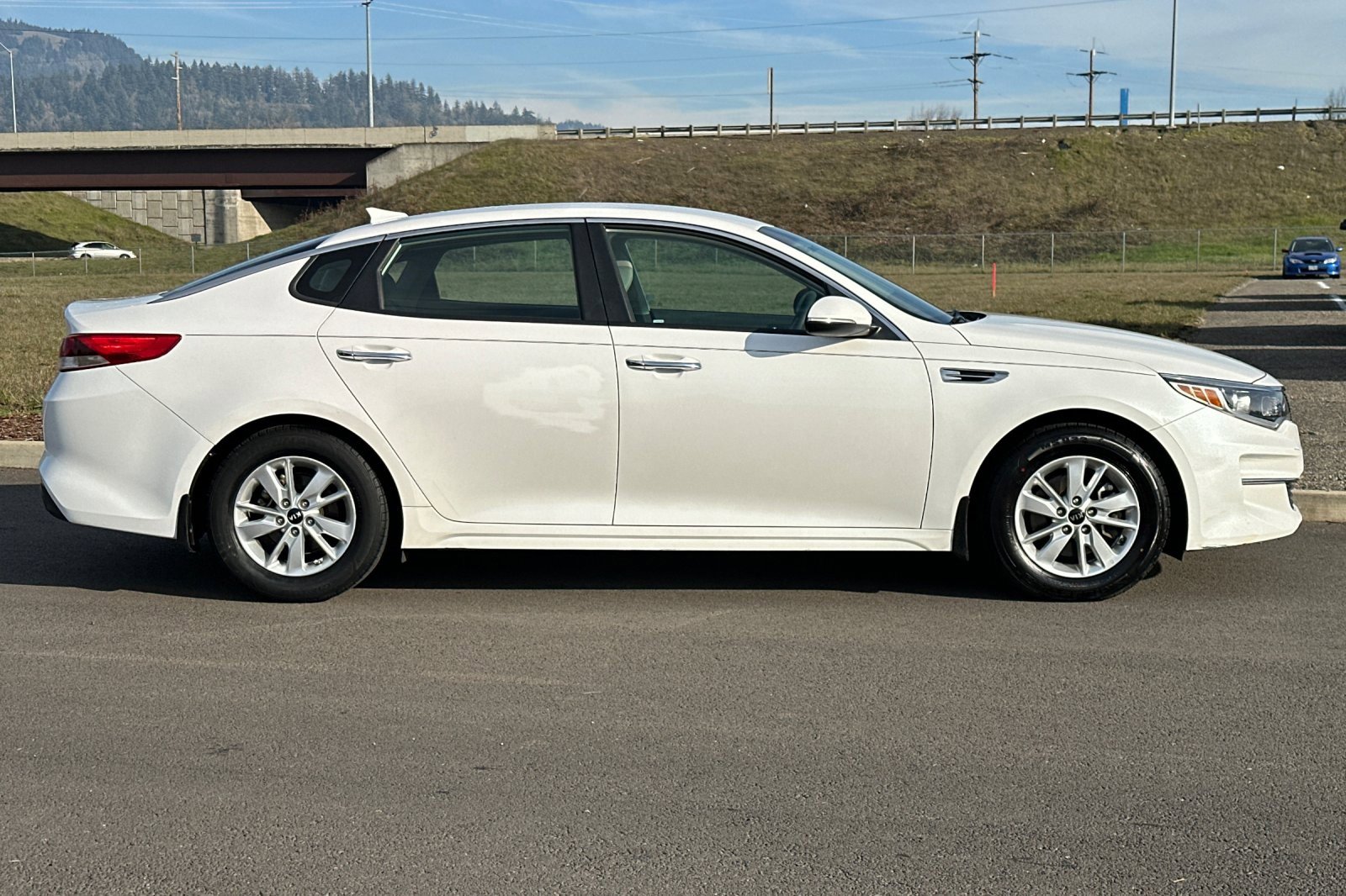 Used 2017 Kia Optima LX image 2
