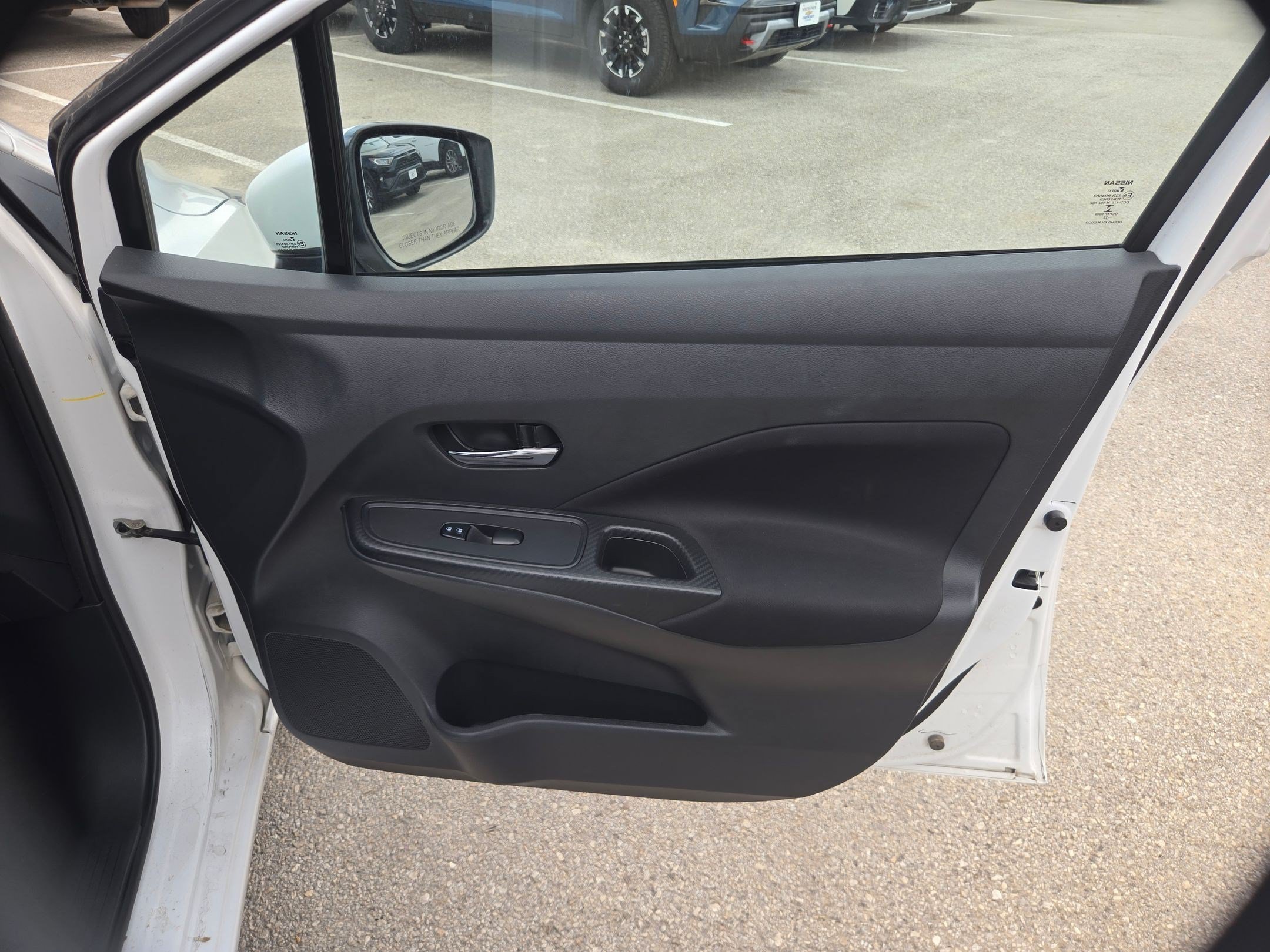 Used 2022 Nissan Versa SV FWD image 27